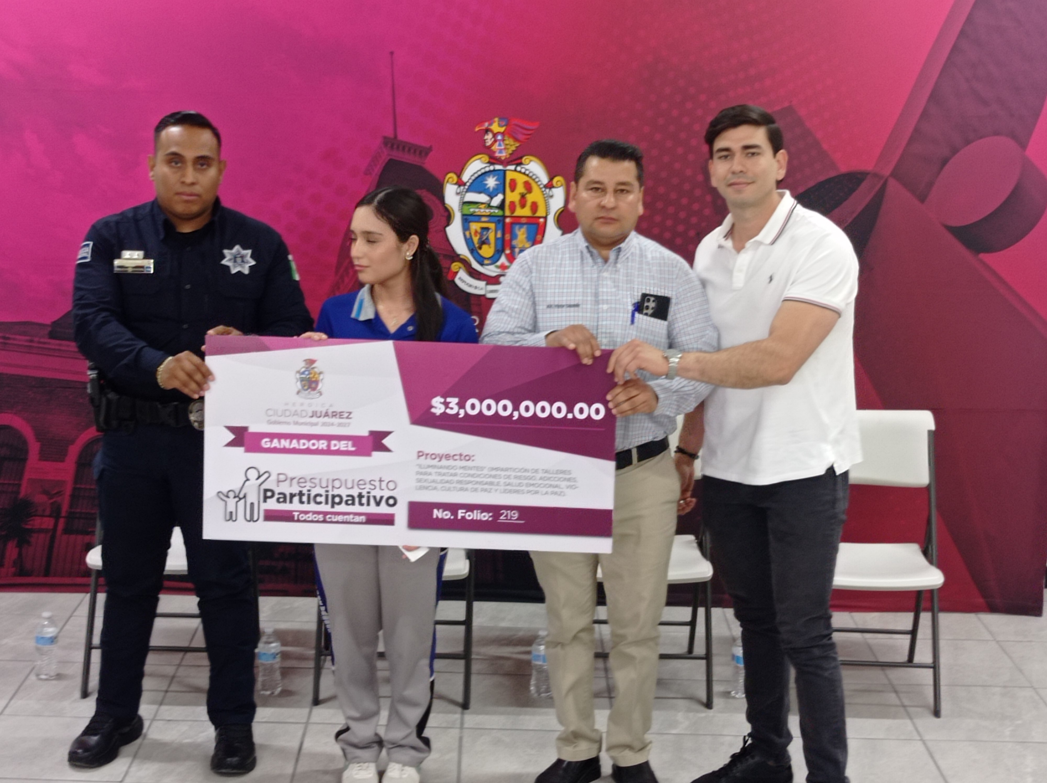 Entregan apoyo de Presupuesto Participativo a programa Iluminando Mentes.