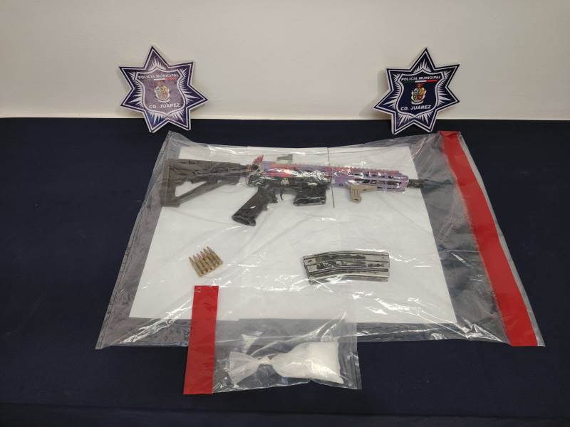 Detienen a hombre con arma y droga en Praderas del Oriente