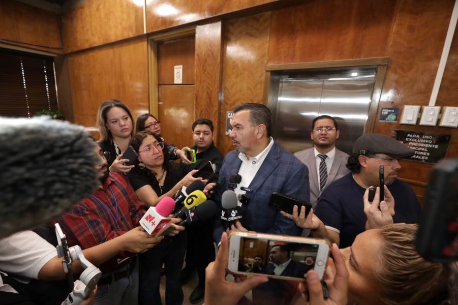 Alcalde de Juárez anuncia denuncias por uso de estudiantes en evento político