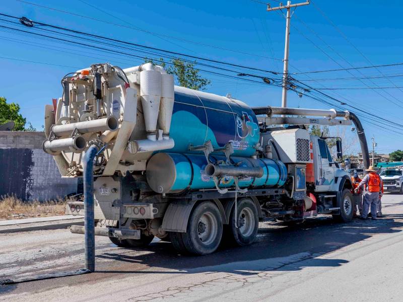 Atienden problemas de drenaje en la colonia Tierra Nueva