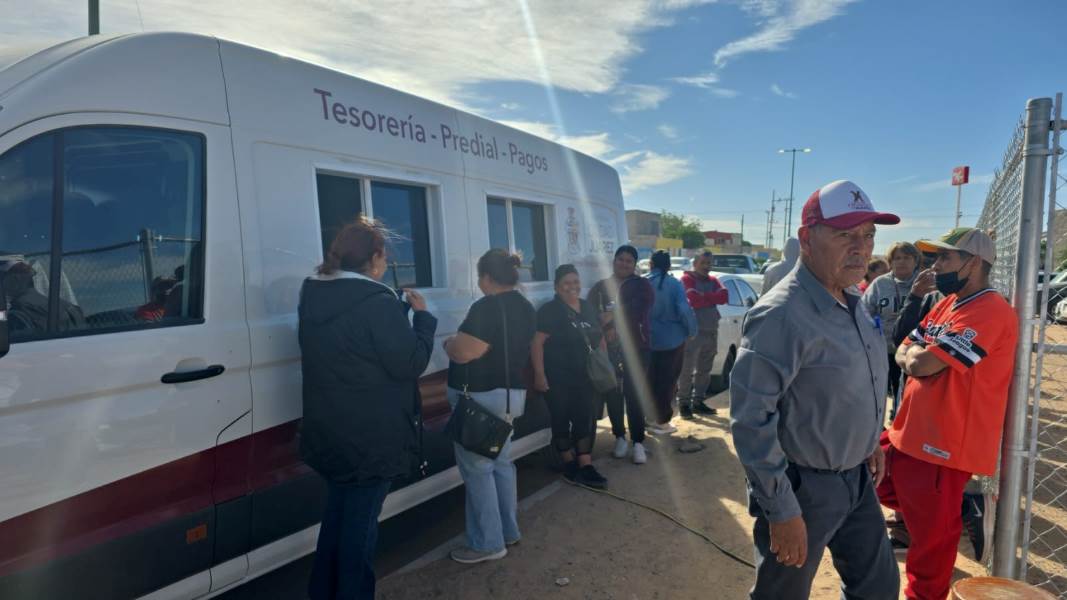 Módulo móvil de Tesorería atiende a vecinos del suroriente de Juárez