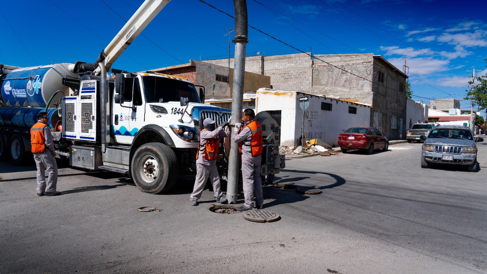 Atiende JMAS peticiones de vecinos en colonia Carlos Castillo Peraza.