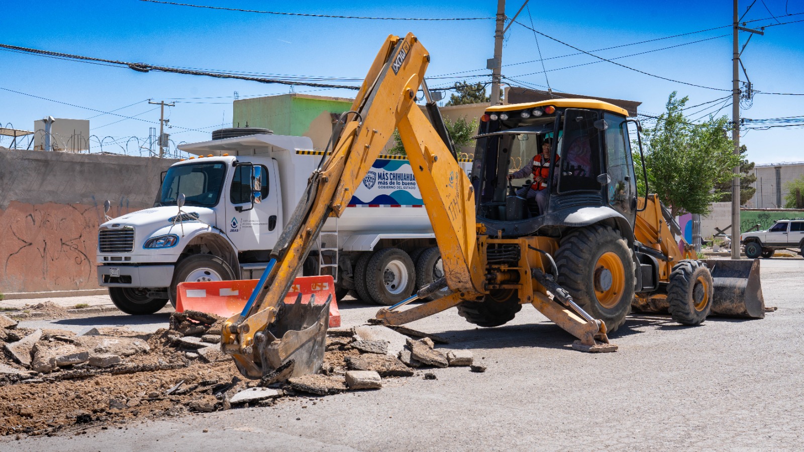 Atiende JMAS hundimiento en Jardines del Aeropuerto.