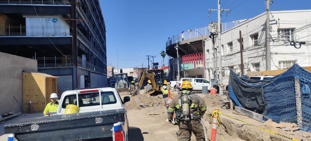 Evacúan oficinas zona centro por fuga de gas