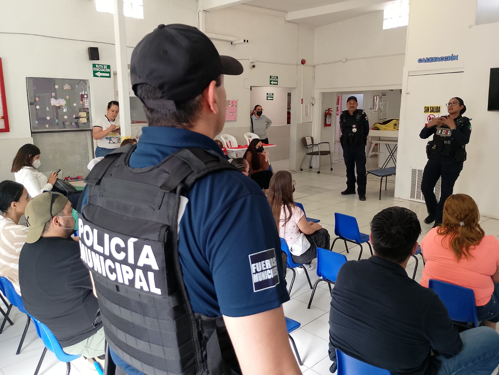 Llevan acciones de prevención delictiva a padres de familia.