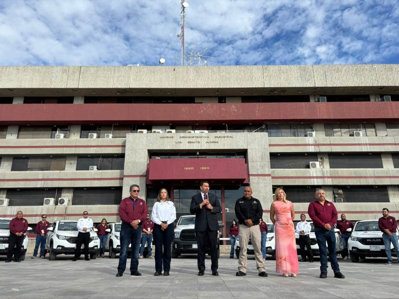 Entregan nuevos vehículos para Protección Civil.