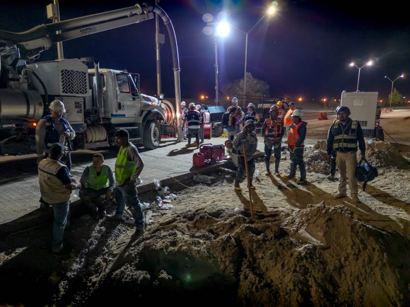 Tras mega operativo nocturno, la J + concluyó la J la conexión del nuevo colector Cuatro Siglos