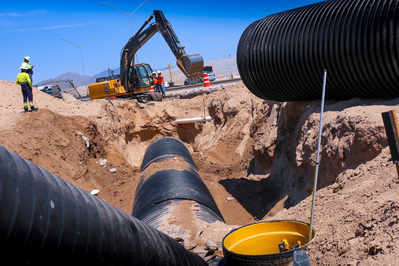 Ante afectaciones, trabaja JMAS 24 horas en Colector 4 Siglos.