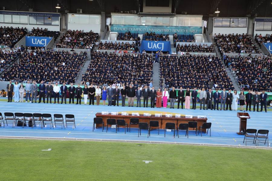 La UACJ dio la bienvenida a 4,865 estudiantes de nuevo ingreso con evento institucional y charla para padres