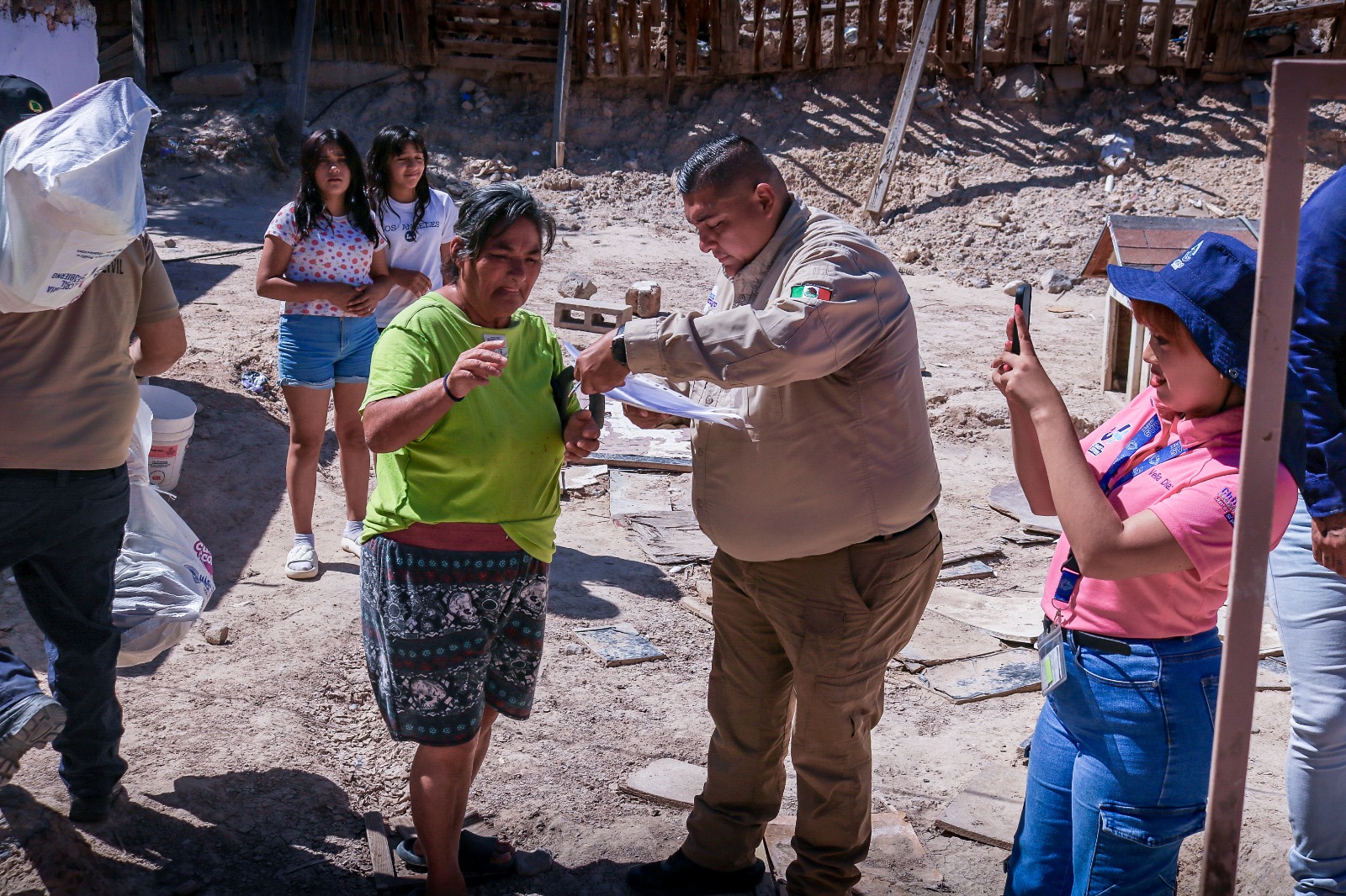 Refuerza JMAS entrega de apoyos a familias afectadas por las lluvias.