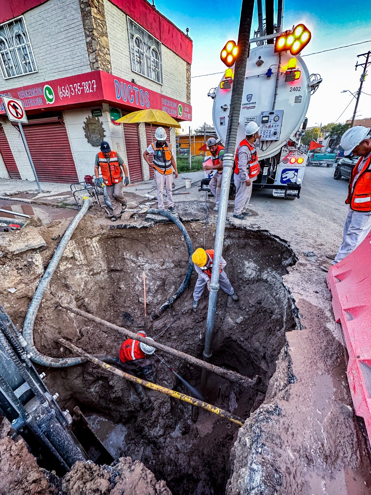 Repara JMAS fuga de agua en la Colonia Bellavista.