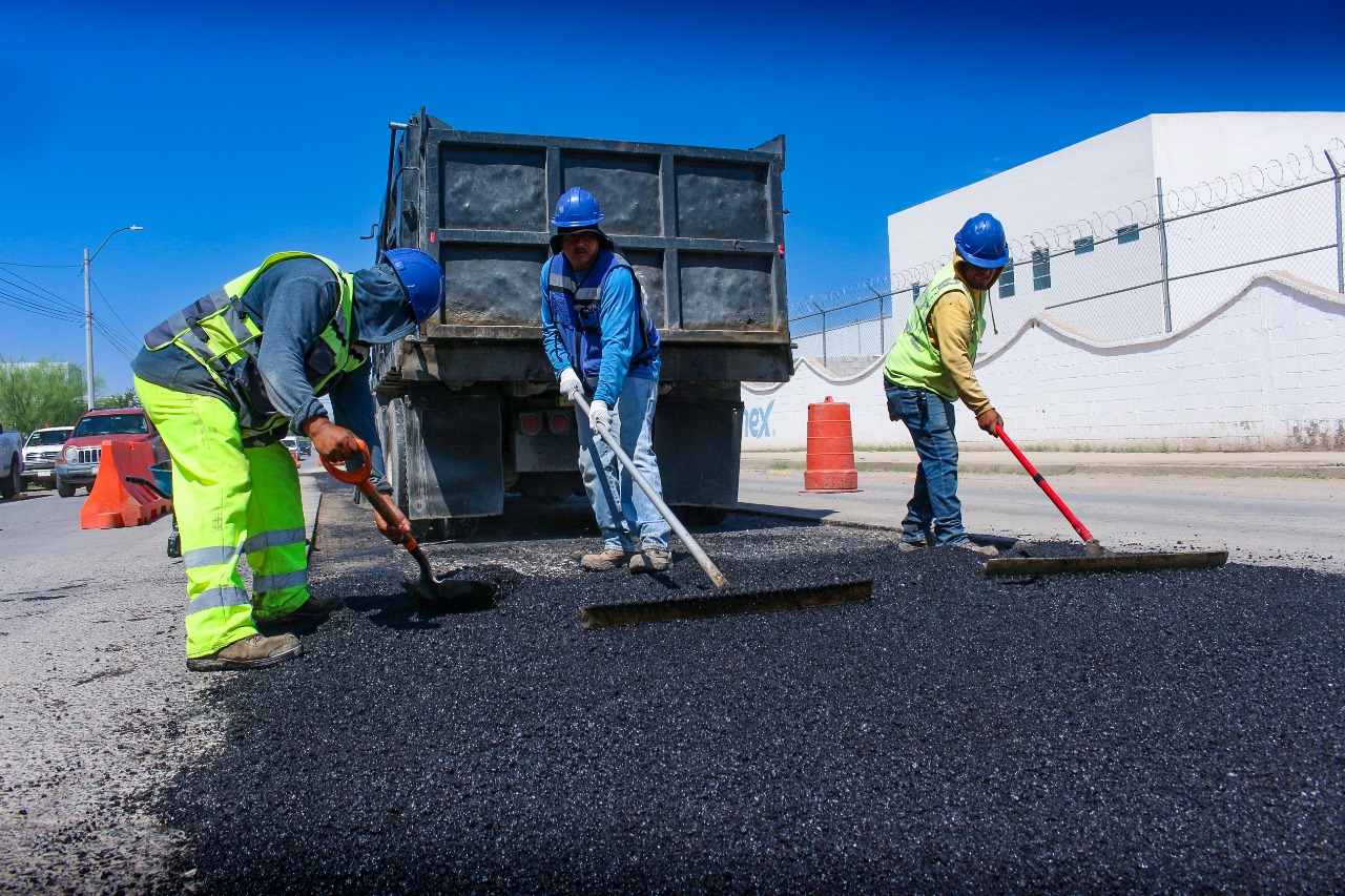 Concluye JMAS bacheo en la calle Henry Dunant; reactivan la circulación vehicular.