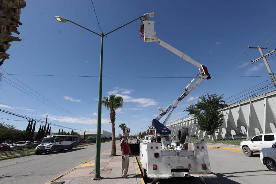 Restablecen alumbrado en avenida Río Bravo tras tormenta eléctrica