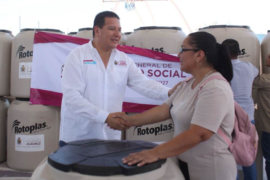 “Cruzada por el agua” lleva apoyo a colonias sin red de agua potable en Ciudad Juárez