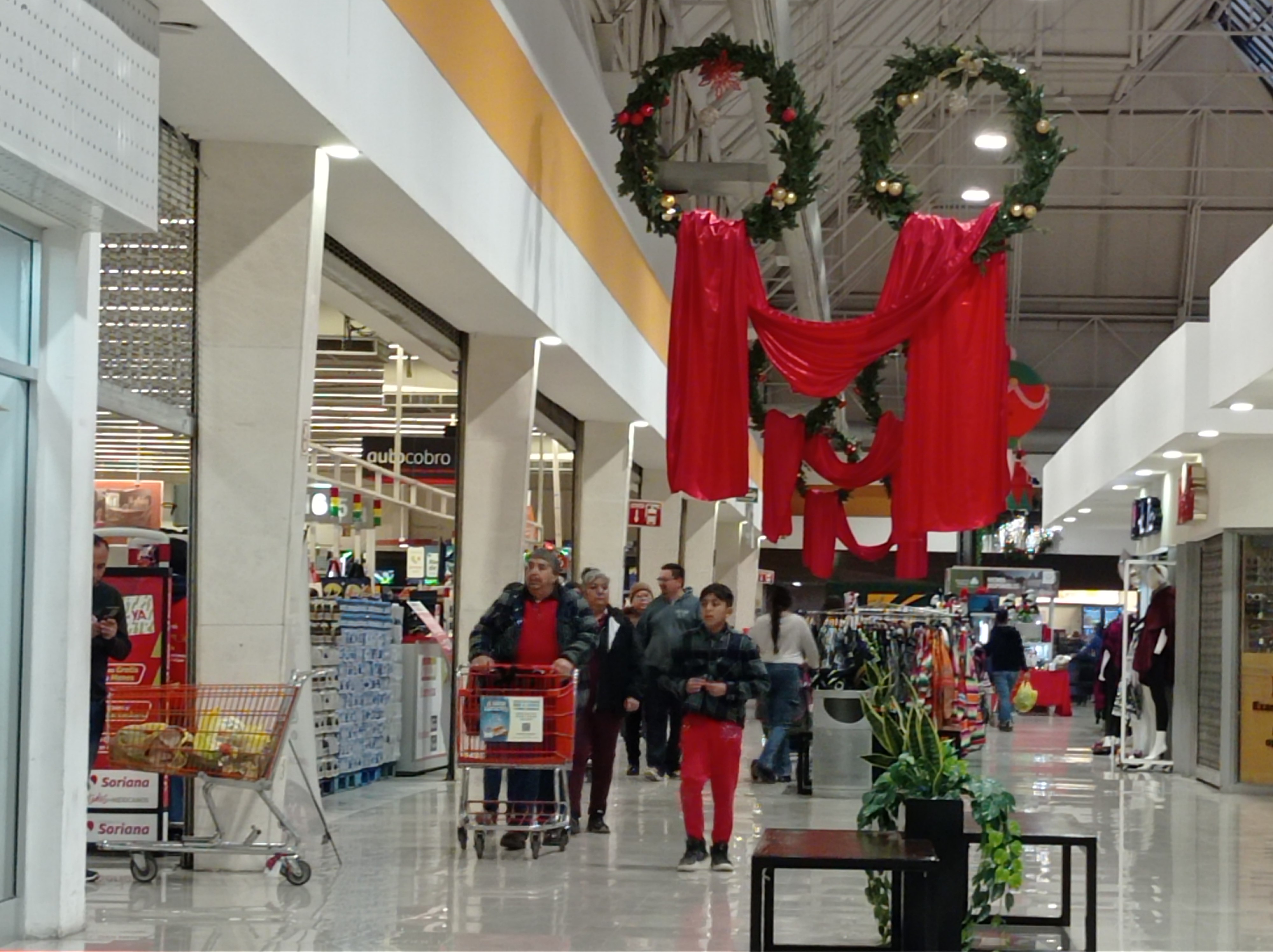 Tienen comercios repunte de ventas por temporada navideña.