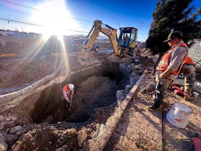 J+ atiende fuga en línea general de agua y restablece servicio en zona del Consulado