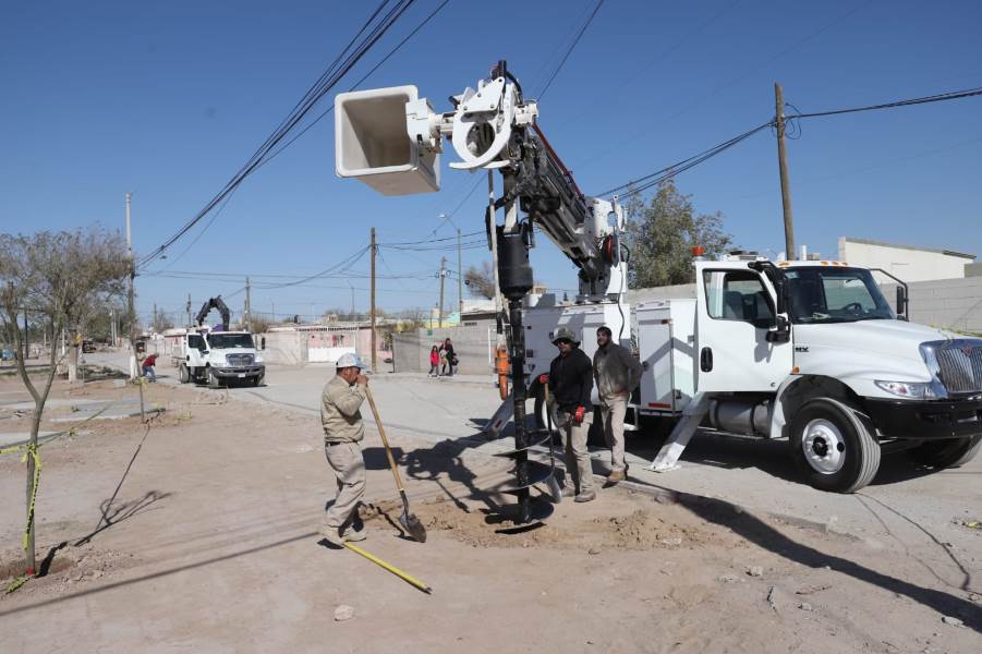 Instalan nuevo alumbrado en parque de Riberas del Bravo
