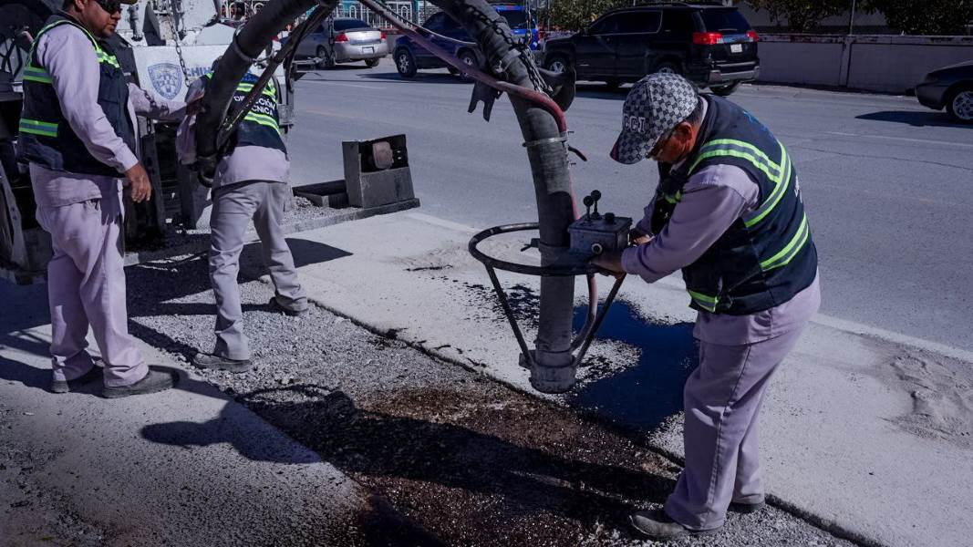 Vecinos y J+ coordinan rehabilitación vial en Senderos de San Isidro
