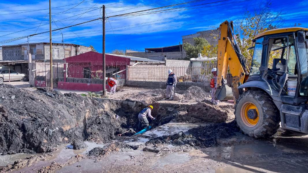 Repara JMAS tubería colapsada en la colonia Francisco Sarabia