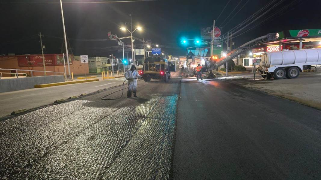 Obras Públicas avanza en la repavimentación nocturna de la avenida Tecnológico