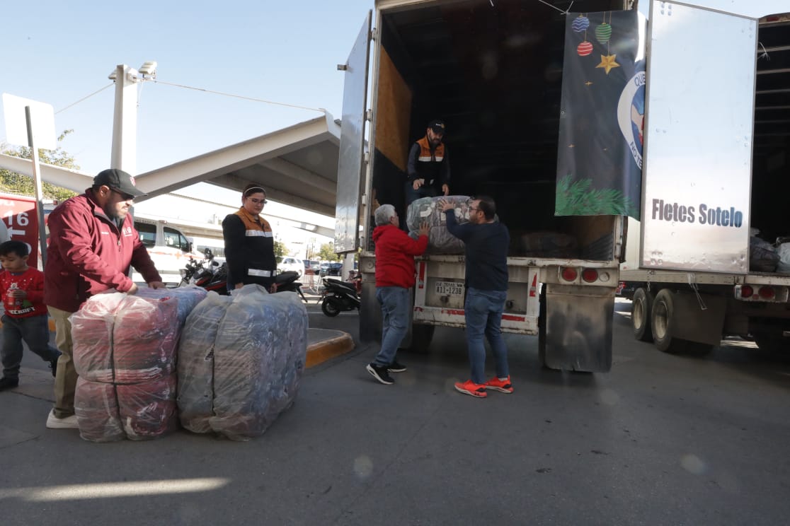 Municipio entrega mil cobijas en la campaña “Que Juárez No Tenga Frío”