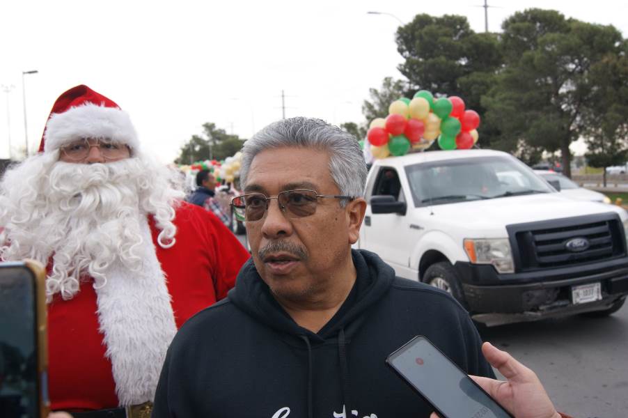 Superan comerciantes colecta de juguetes para Santa bombero.