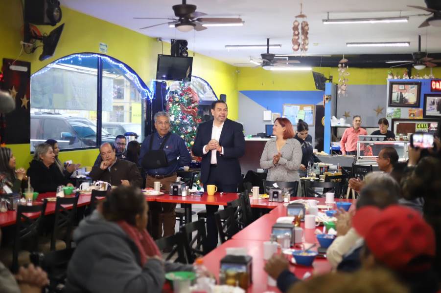 Convive Presidente Pérez Cuéllar con colonos del suroriente