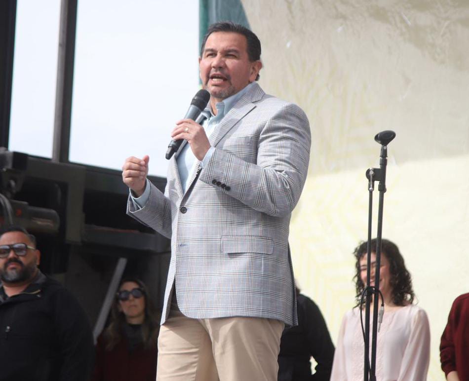 Convive alcalde con familias durante posada en riveras del Bravo.