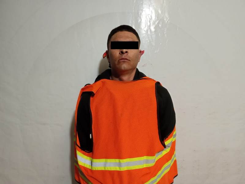 Lo detienen por exceso de velocidad y localizan arma de fuego