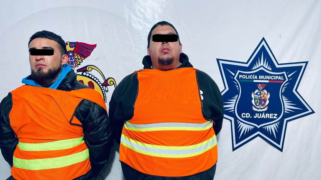 Agentes municipales arrestan a dos sujetos en posesión de una pistola y un revólver
