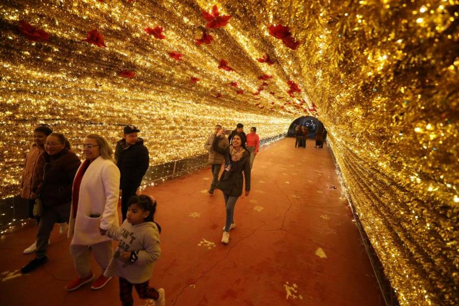 Alcalde y presidenta de DIF Municipal inauguraron Mundo Navideño