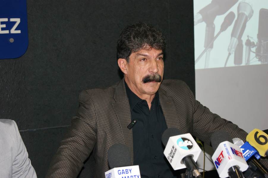 Comercios locales compitieron fuertemente con El Paso en precios de ropa y juguetes.