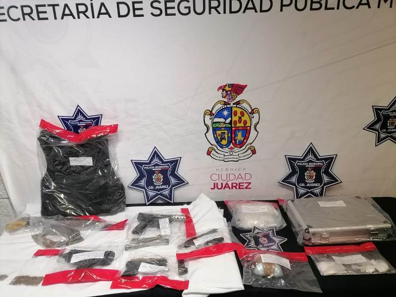 Detiene policía municipal a tres personas con armas y droga