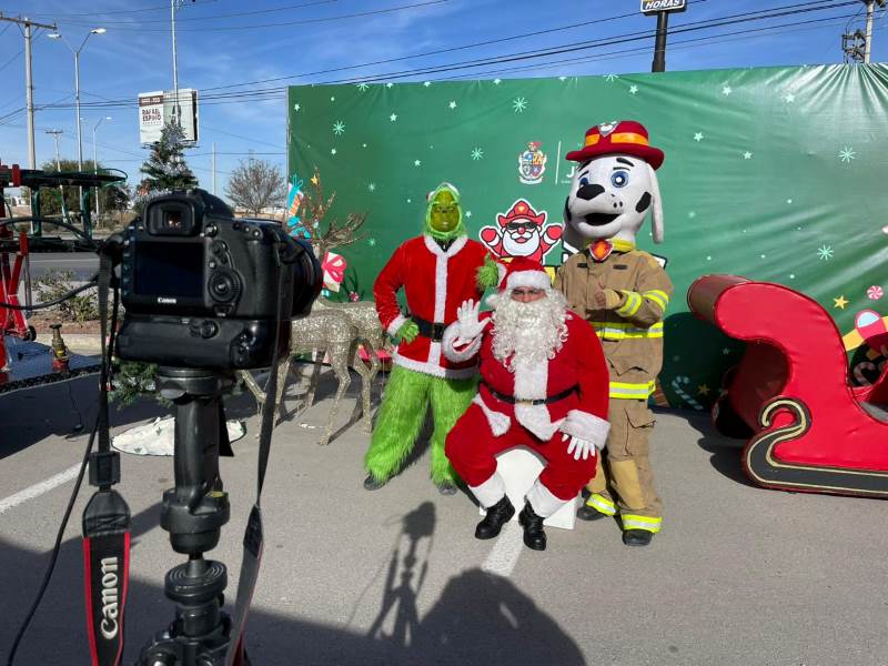 Realizaron intercambio de fotos navideñas por un juguete