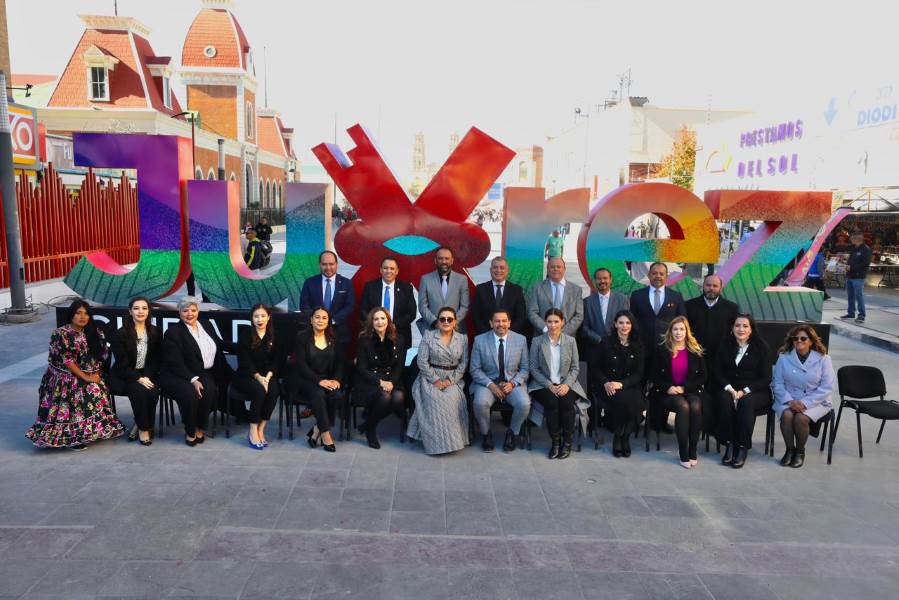 Inaugura Presidente Pérez Cuéllar las letras monumentales en el Centro Histórico