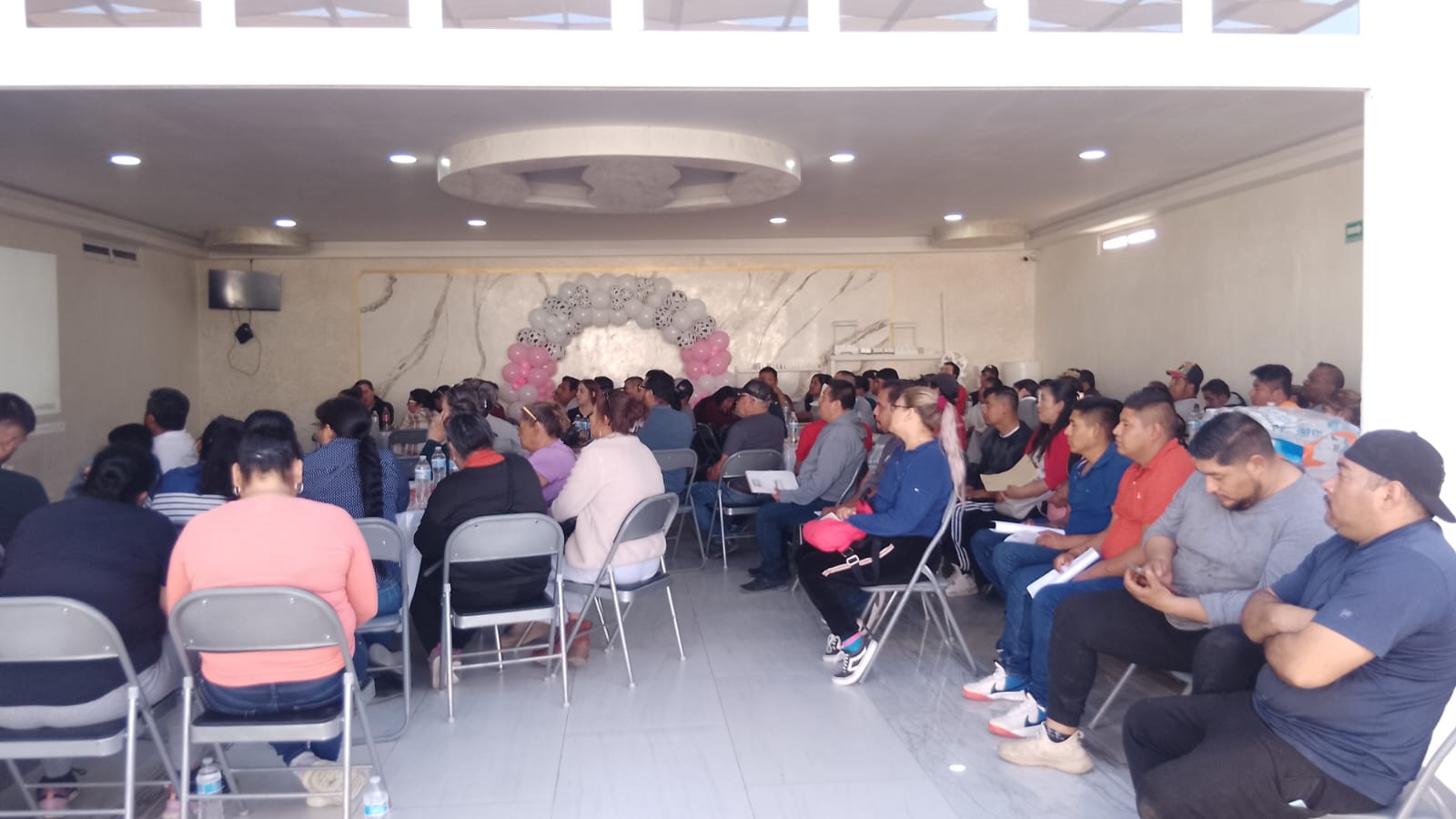 Anunciarán descuentos y apoyos para comerciantes en conferencia municipal