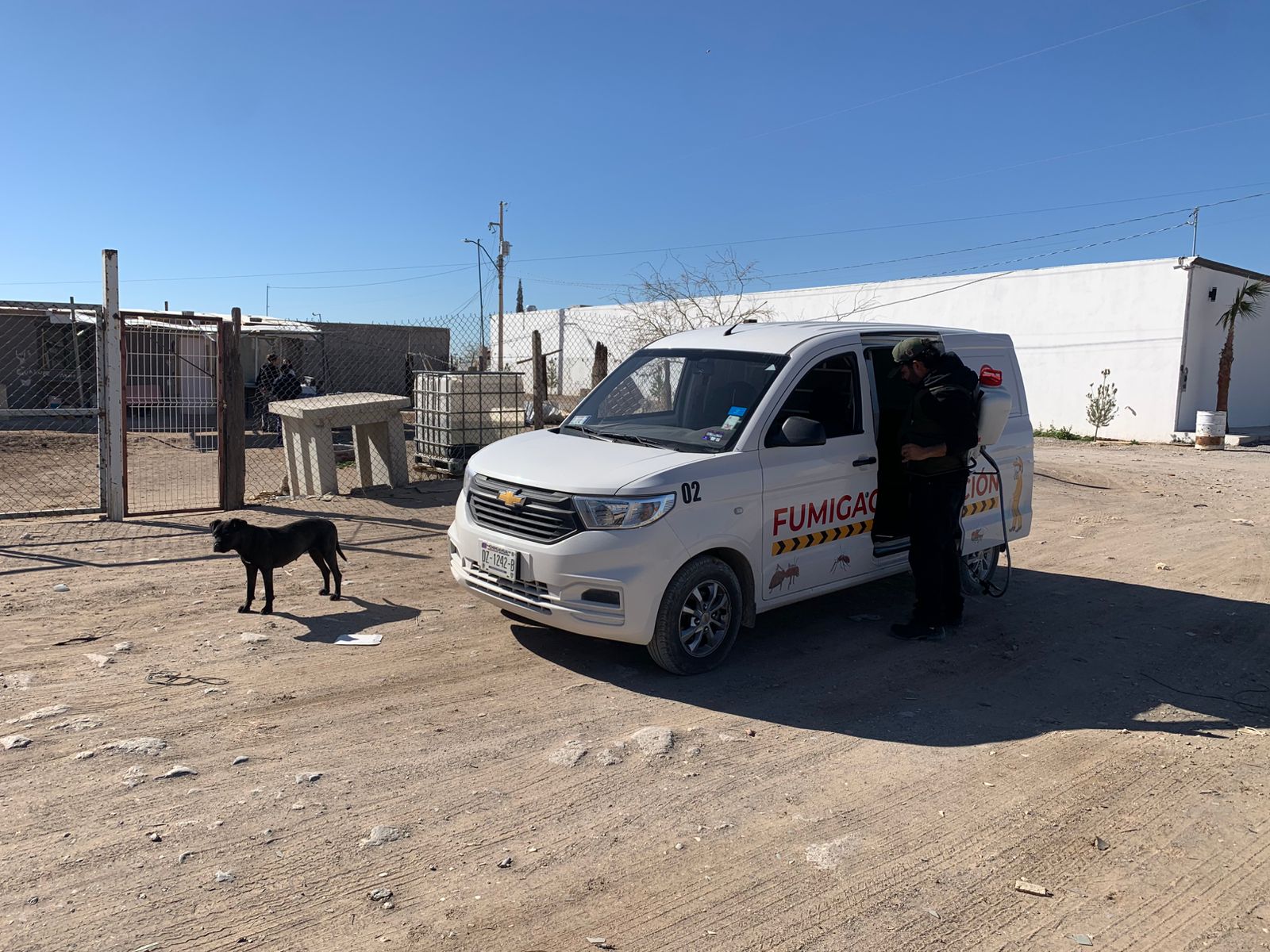 Continúa Ecología fumigación contra garrapata en el surponiente