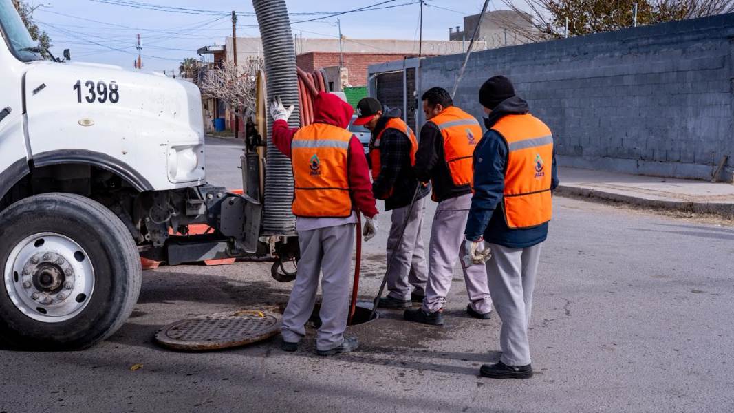Atiende JMAS brotes de aguas negras en la colonia Bellavista
