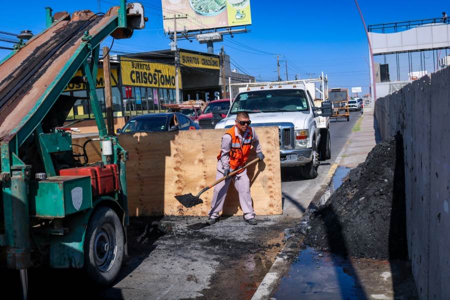 Inició JMAS limpieza del colector Teófilo Borunda con cierre parcial de carril