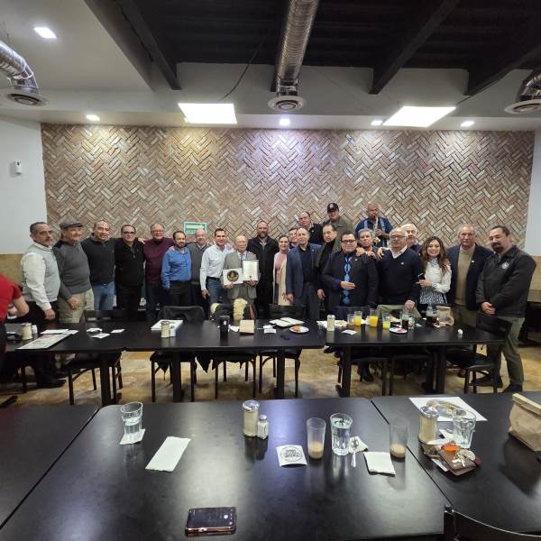 Reconocen trayectoria de empresario gastronómico en Ciudad Juárez