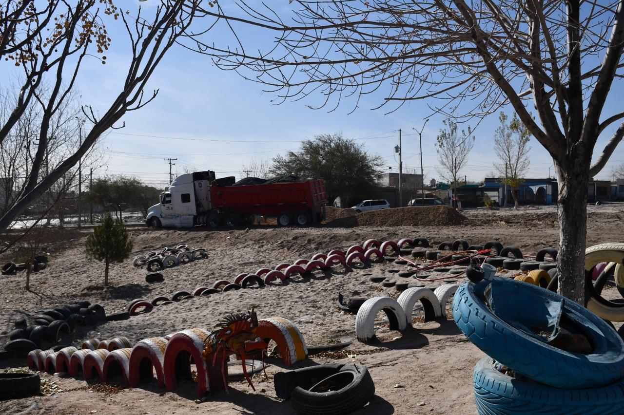 Inician rehabilitación del parque “Llantas decoradas” en la colonia Tierra Nueva