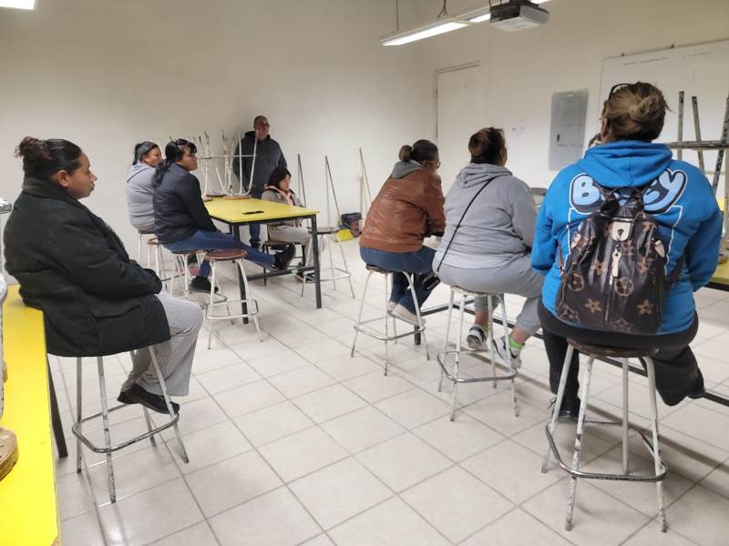 Imparten plática de prevención social a padres de familia en secundaria federal
