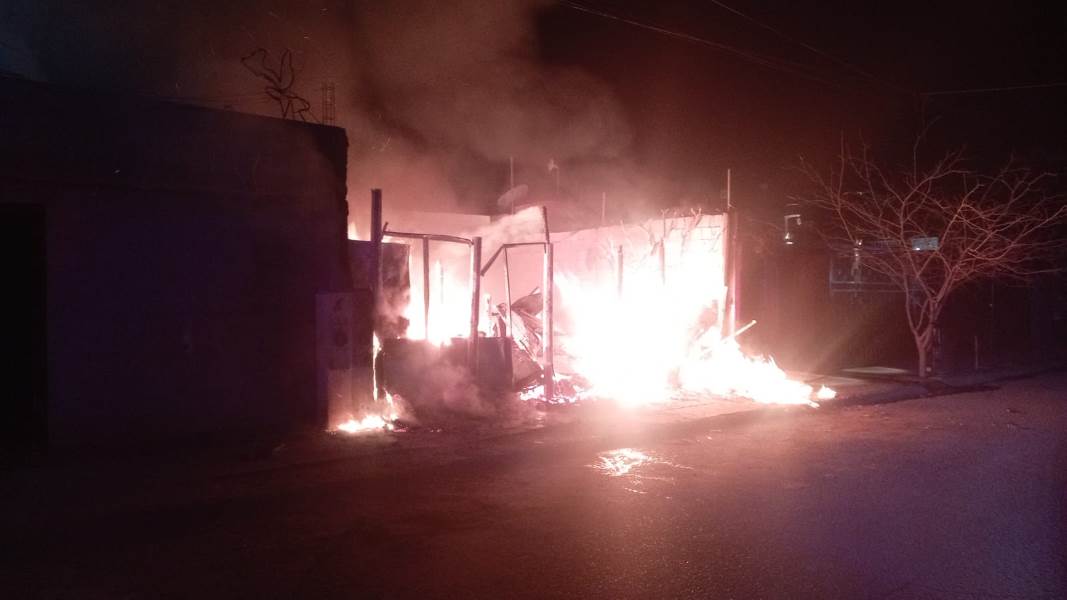 Detienen a hombre por presuntos daños a vivienda en Parajes de San José