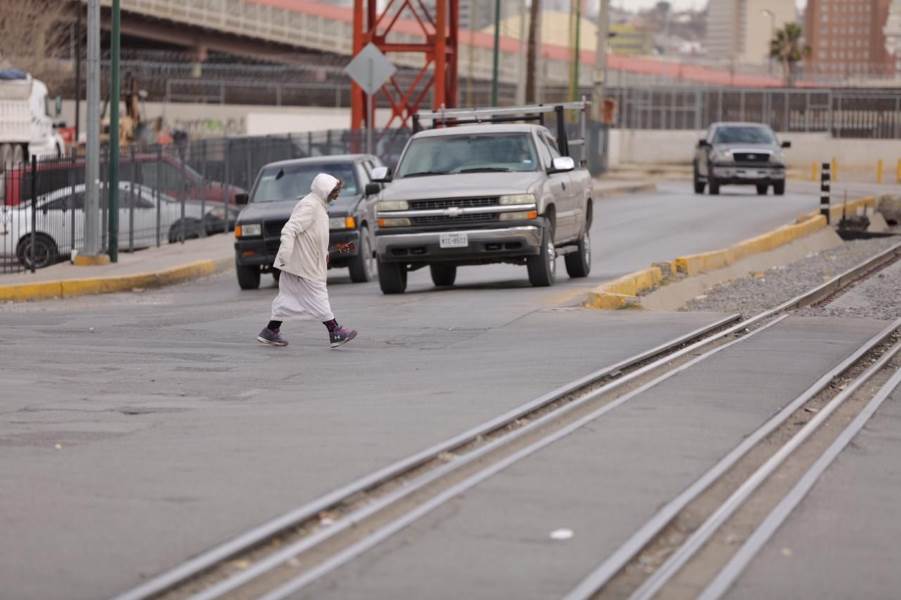 Alertan a juarenses por posible congelamiento de calles; llaman a circular con precaución.