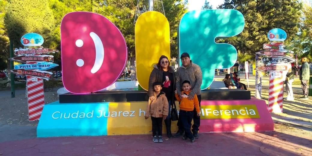 Miles de familias visitan el Mundo Navideño