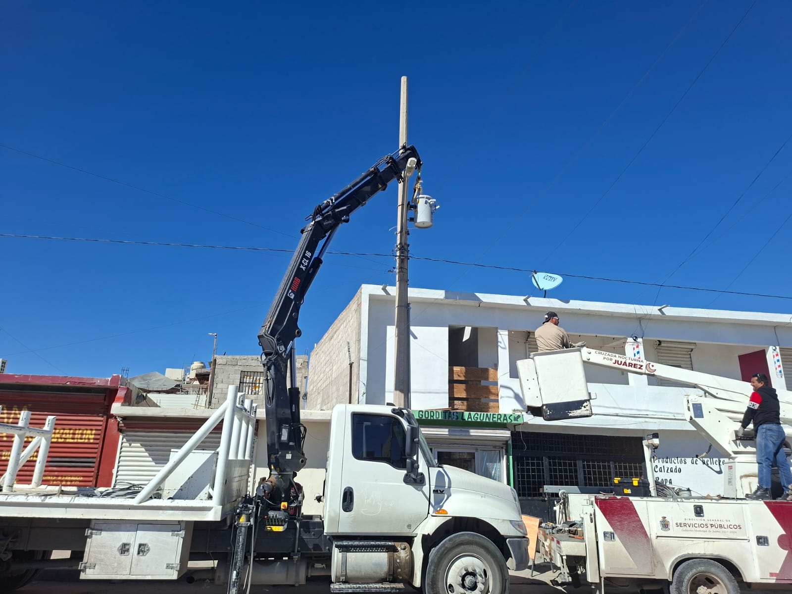 Reparan sistema de alumbrado en colonia Municipio Libre.