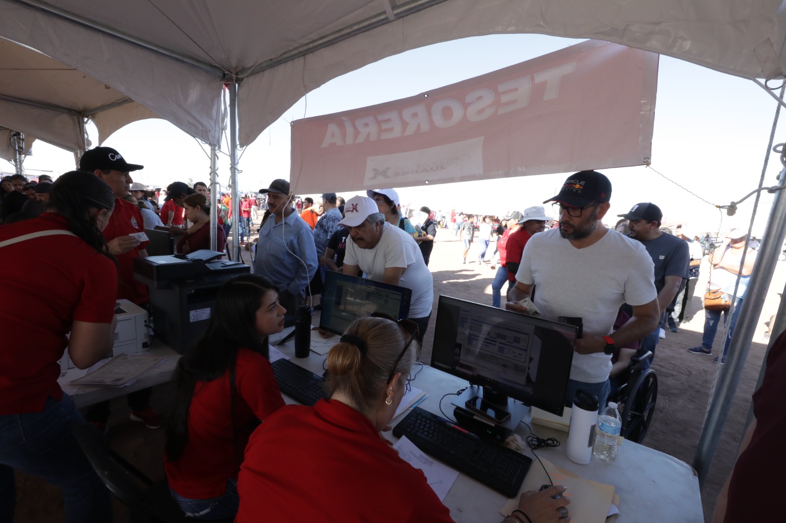 Llevan servicios municipales a vecinos de la colonia Safari.