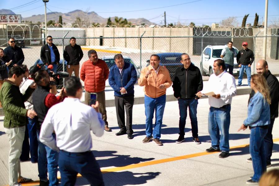 Entrega alcalde pavimentación en calle Nayarit con esquema 75-25 de SUMA