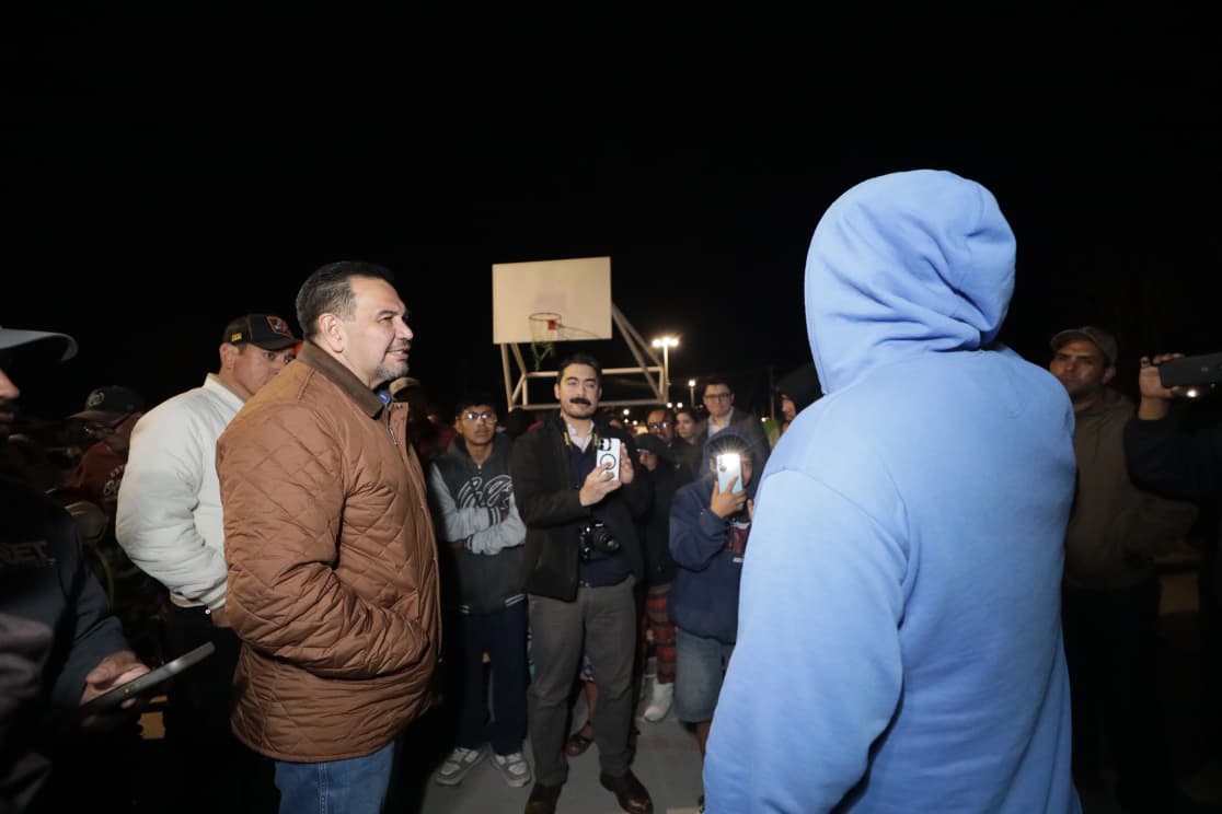 Entrega municipio rehabilitación de alumbrado en Fraccionamiento Villas de Alcalá.