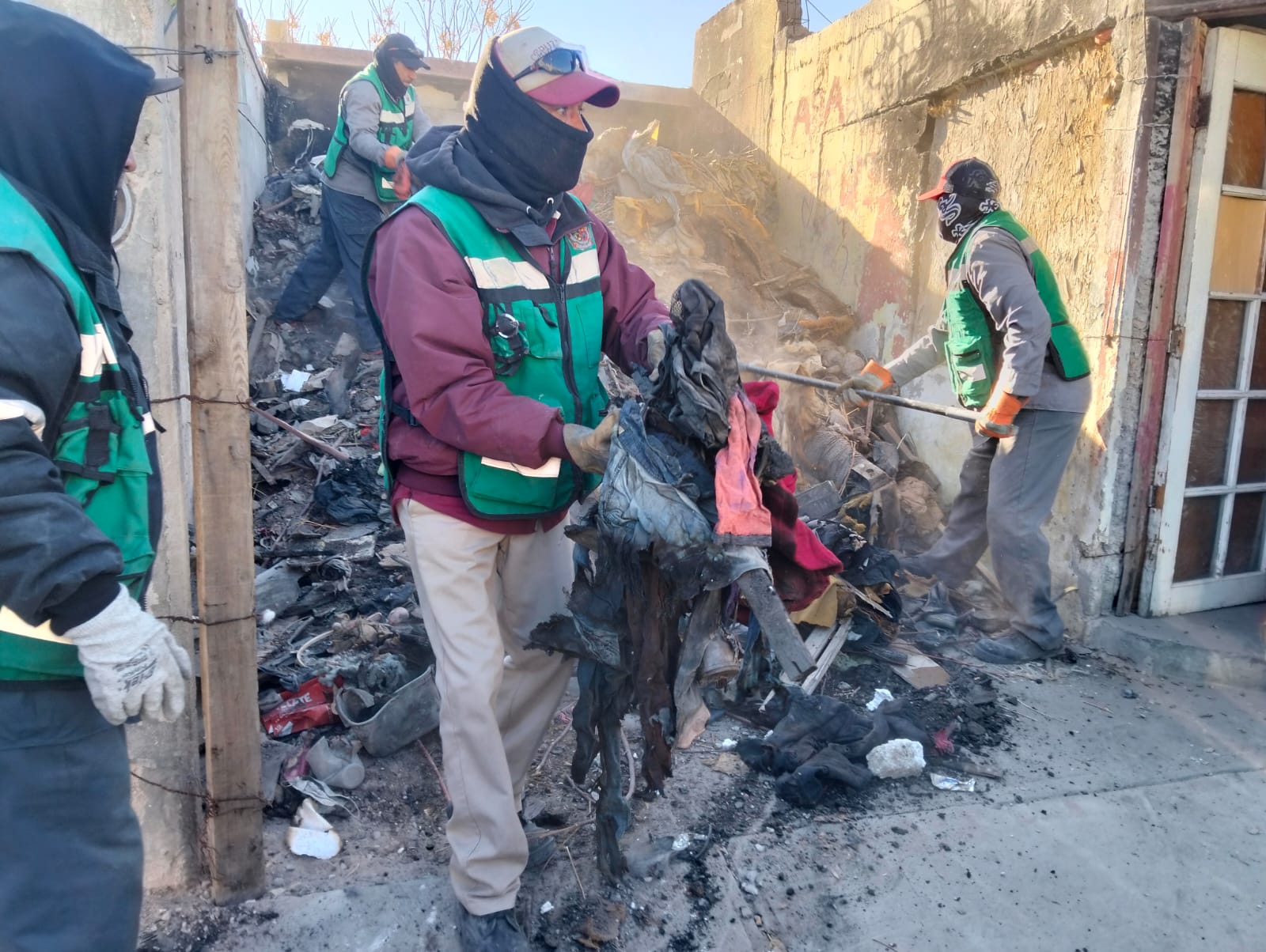 Eliminan foco de infección en casa abandonada.